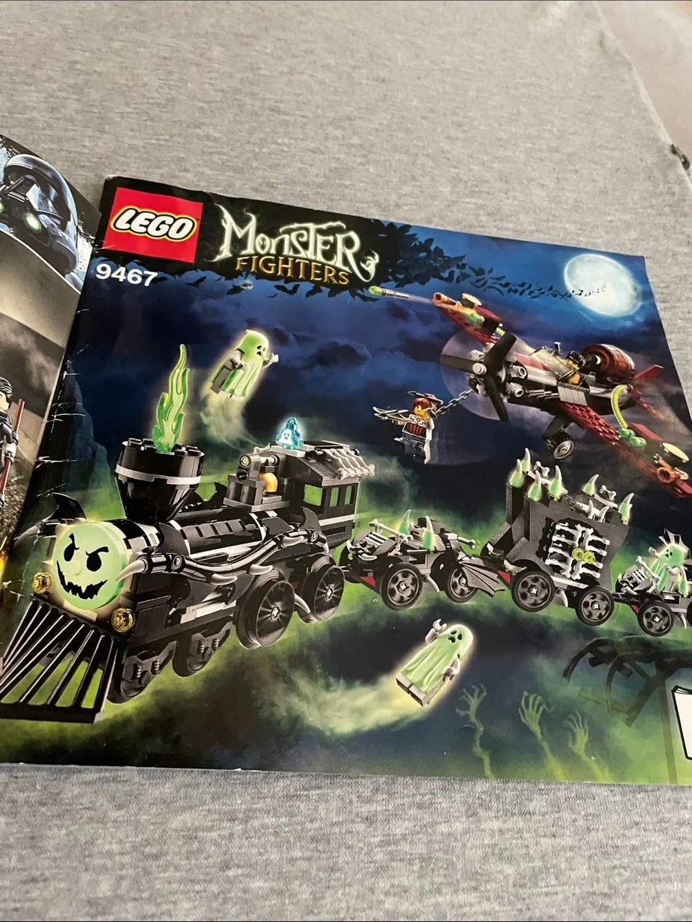 Lego Monster Fighters Ghost Train with Green and Black instruction manuals